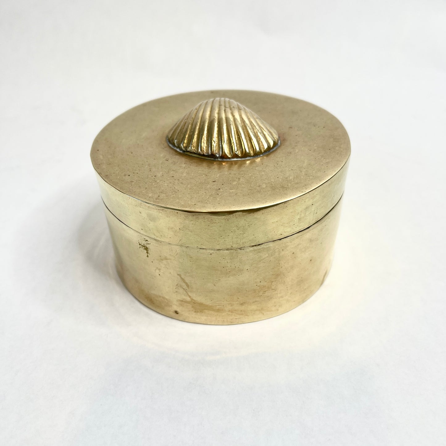 Vintage Brass Box Round with Scallop Shell