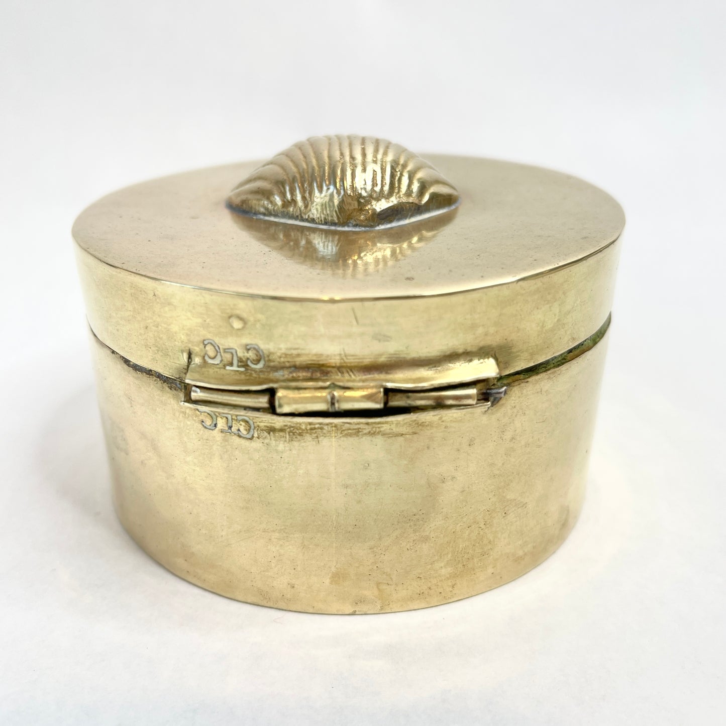 Vintage Brass Box Round with Scallop Shell