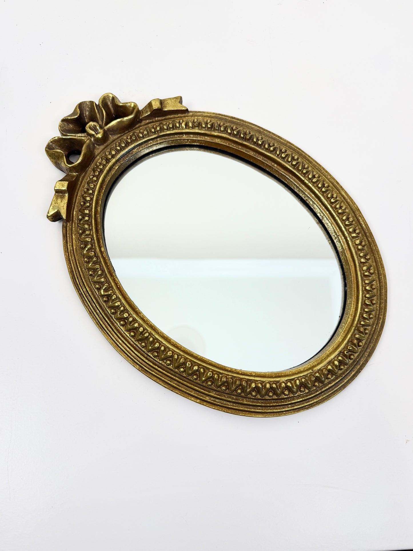 Vintage Gold Mirror: Oval