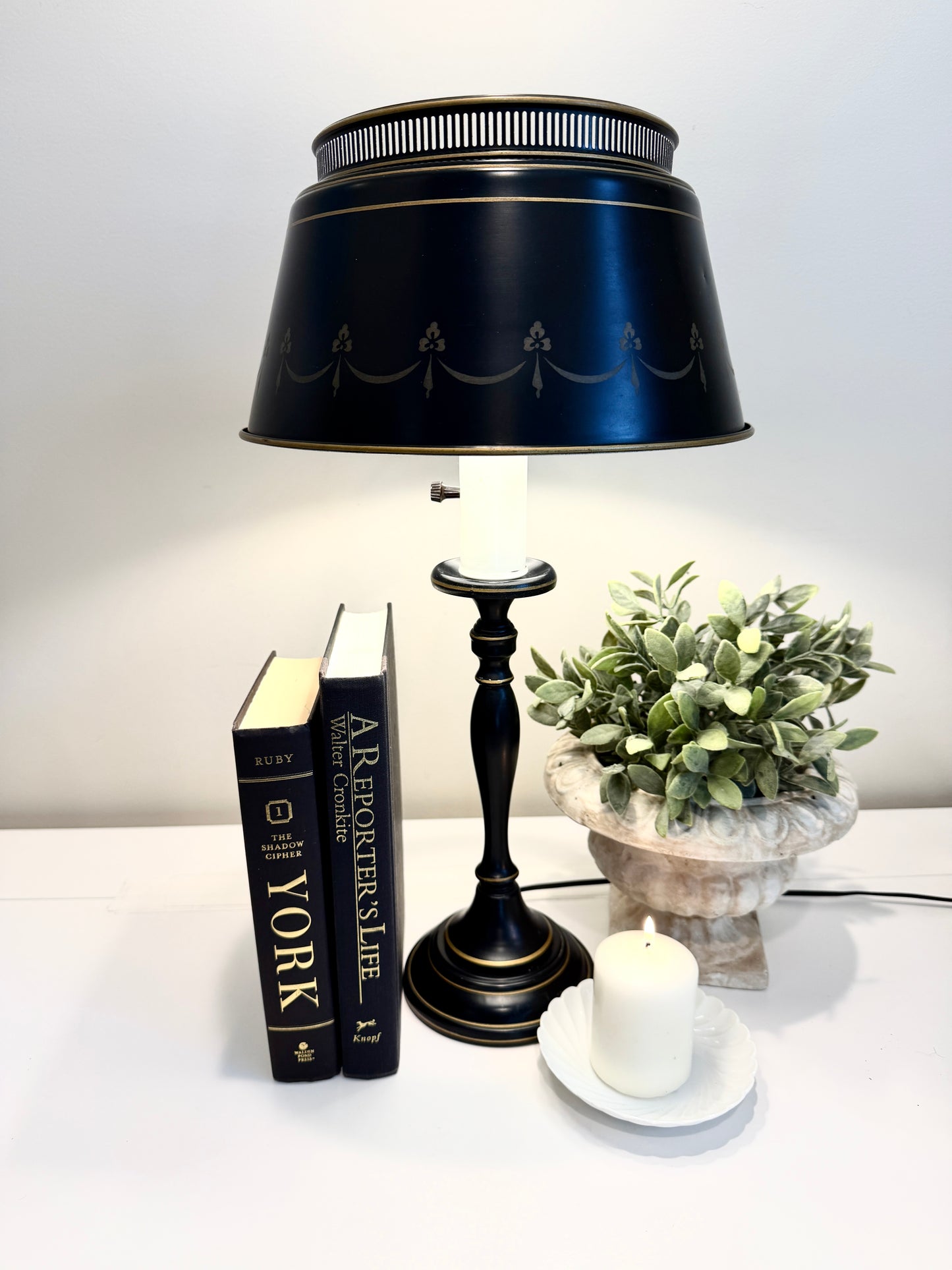 Vintage Tole Lamp: Black and Gold Metal
