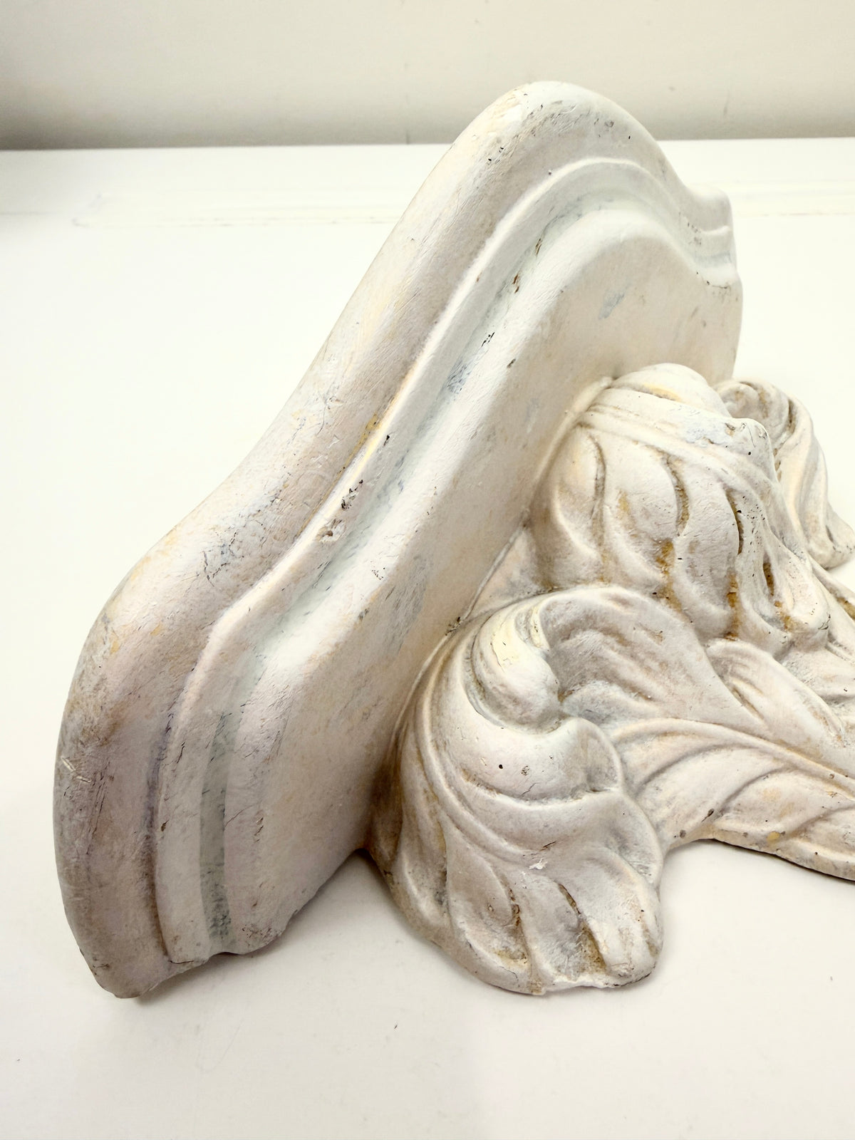 Vintage Wall Shelf: White Demilune
